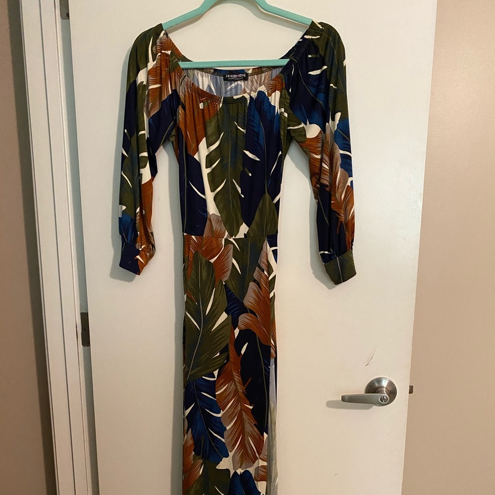 FASHION NOVA size M olive color w/ pattern dress